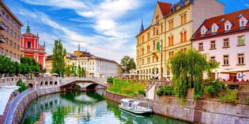 Explore the best of Ljubljana: from the Ljubljanica River to its castle, parks, and vibrant art scene. Experience Slovenia's charm.