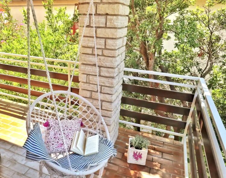 “Get Inspired: A Family-Friendly Apartment with Baby Cot, Just 4 Minutes from the Beach in Vodice, Croatia”