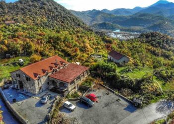 Enjoy a serene stay at Skadar Lake Family Resort in Sinđon. With cozy rooms, fresh dining, and outdoor activities, it's perfect for all travelers.