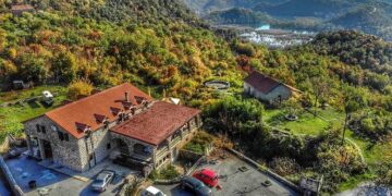 Enjoy a serene stay at Skadar Lake Family Resort in Sinđon. With cozy rooms, fresh dining, and outdoor activities, it's perfect for all travelers.