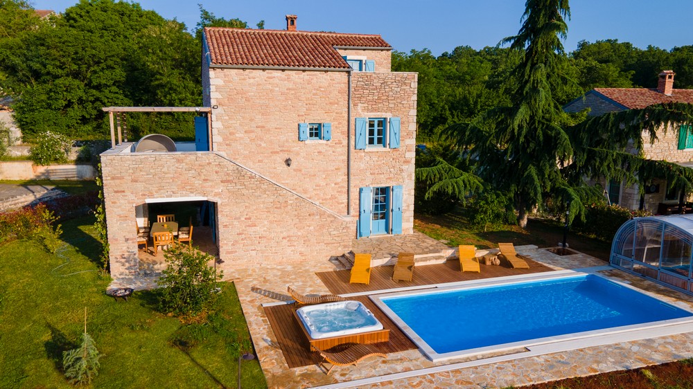 Discover Luxury and Nature’s Harmony at Villa Julijud