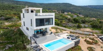 Discover the Enchanting Villa Aura: A Hidden Gem in Selca