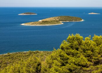 Ciovo Island, Croatia — Beautiful aerial shot of Adriatic Sea islands near Primošten, Croatia.