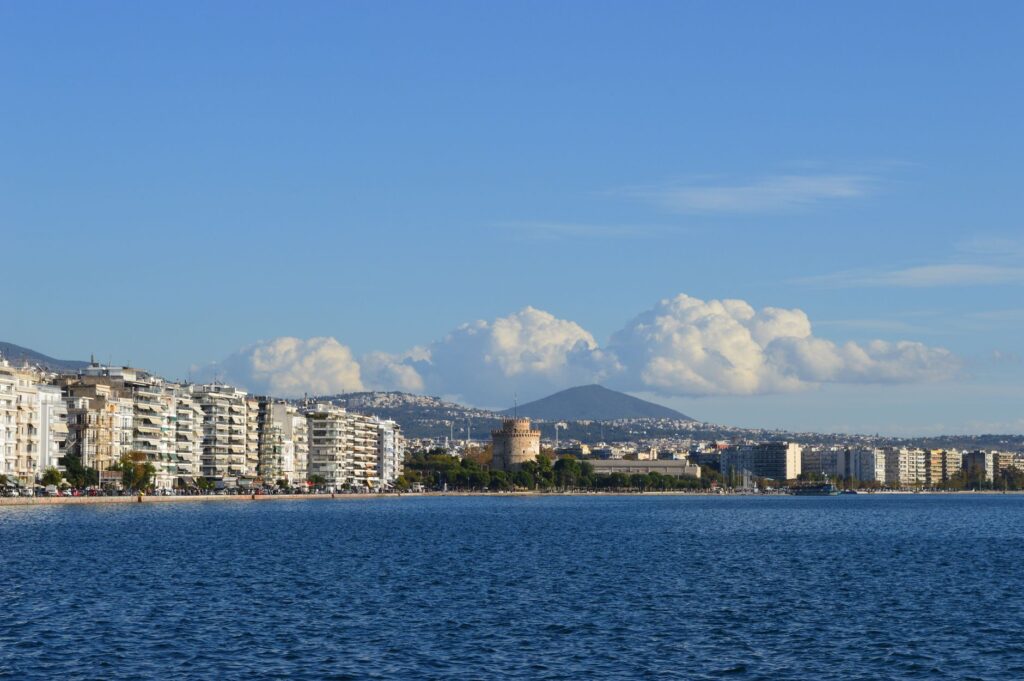 Loutraki, Greece — Beautiful seaside view of Thessaloniki, Greece featuring the iconic White Tower and city skyline.
