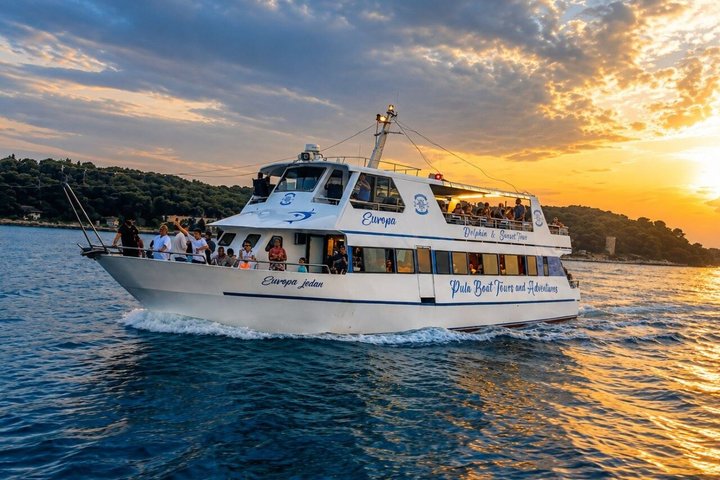 Pula, Croatia — Dolphin Watching & Sunset Boat Tour With Drinks & optional Dinner