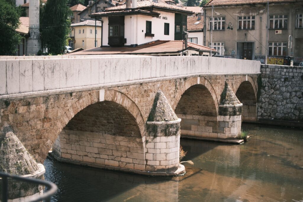 Sarajevo, Bosnia and Herzegovina — View of the Seher-Cehaja Bridge over the Miljacka River in Sarajevo.