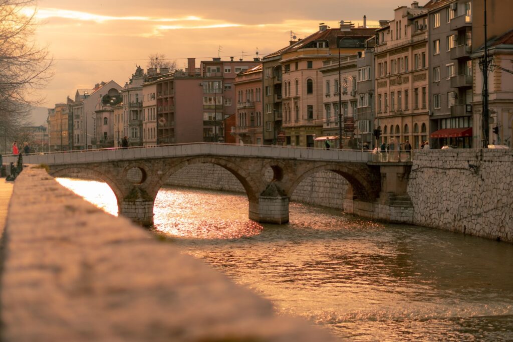 Sarajevo, Bosnia and Herzegovina — Beautiful sunset view of the historic Latin Bridge over Miljacka River in Sarajevo, Bosnia.