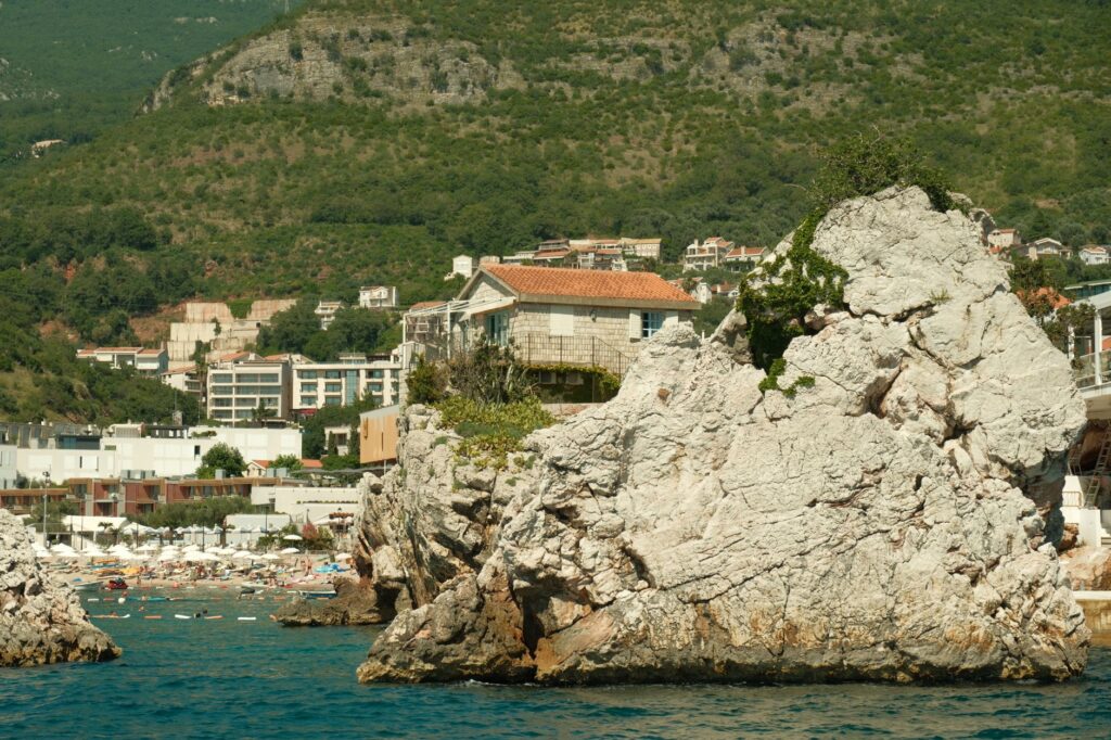 Budva, Montenegro — Rocky coastline with buildings and beach in Budva, Montenegro.