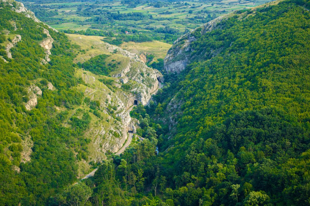 Niš, Serbia — Stunning aerial view of Niševac, Serbia, showcasing lush greenery and dramatic cliffs.