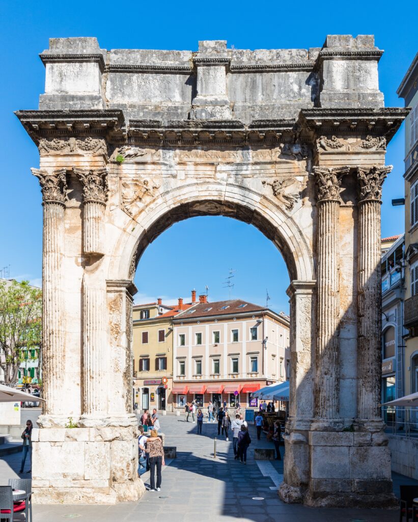 Pula, Croatia — Arch of the Sergii in Pula, Croatia