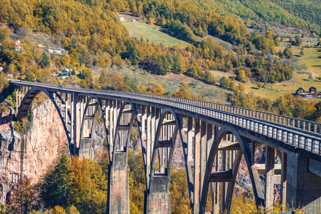 Tara, Serbia — Breathtaking autumn view of the Durdevica Tara Bridge spanning across Tara Canyon in Montenegro.